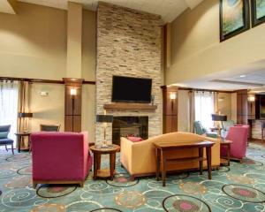 O zonă de relaxare la Comfort Suites Texarkana Arkansas