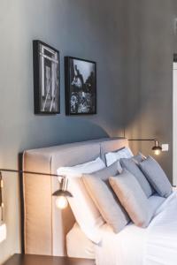 A bed or beds in a room at Relais Della Porta