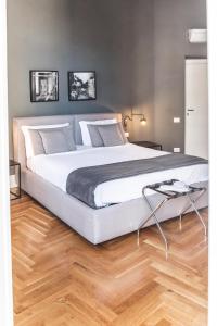 A bed or beds in a room at Relais Della Porta
