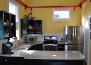A kitchen or kitchenette at Yellow House B&B