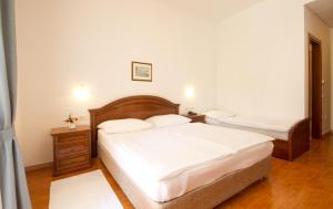 Ένα ή περισσότερα κρεβάτια σε δωμάτιο στο Hotel Marko