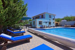 Bazén v ubytování Marilena Sunset Villa 2 nebo v jeho okolí