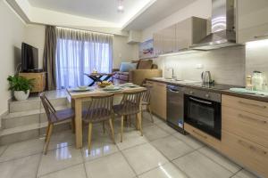 Kuchyň nebo kuchyňský kout v ubytování Lemar Luxury Apartments
