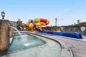 a water park with a water slide at Ingenia Holidays Ulladulla in Ulladulla