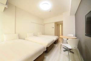 Postel nebo postele na pokoji v ubytování Bay Hotel Urayasu-ekimae