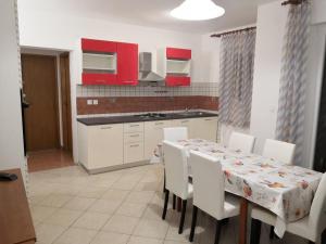 Fotografie z fotogalerie ubytování Apartment Pag 26 v destinaci Stari Okić + 19 fotografií