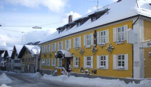 Brauerei-Gasthof Hotel Post om vinteren