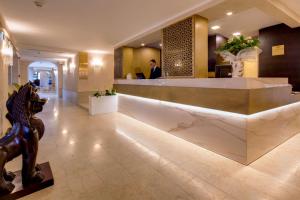 a lobby of a hotel with a reception desk at BW Premier Collection CHC Continental in Venice