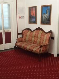 a couch sitting in the corner of a room at Family Hotel Balbi in Genoa