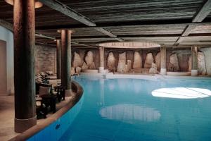 Bassein majutusasutuses The Alpina Gstaad või selle lähedal