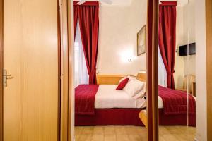 Postel nebo postele na pokoji v ubytování Hotel Giotto Flavia