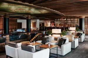Area soggiorno di The Alpina Gstaad
