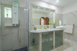 Villa Briganti Seaview Terrace的一间浴室