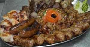 Makanan di atau berdekatan hotel