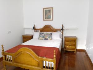 เตียงในห้องที่ Adosado en el centro de Cambados - CasaMoncha