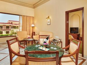 The Ummed Jodhpur Palace Resort & Spa的休息区