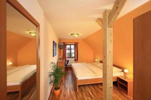 Cama o camas de una habitación en Hotel u Martina - Kocábka