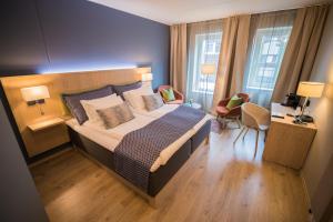 Postel nebo postele na pokoji v ubytování Stord Hotel