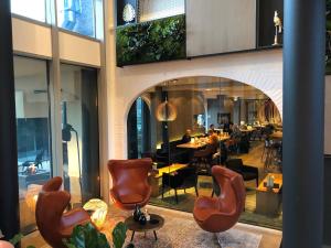Predel za sedenje v nastanitvi Ariane Hotel