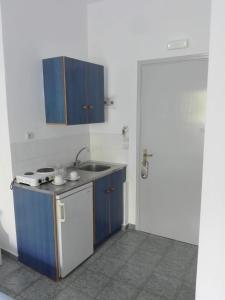 Kuchyň nebo kuchyňský kout v ubytování Finikas Santorini