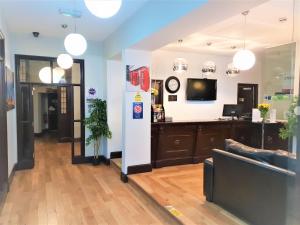 The lobby or reception area at The King William Hotel 