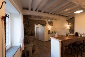 Virtuve vai virtuves zona naktsmītnē Al Borgo di Sopra