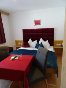 Postel nebo postele na pokoji v ubytování Hotel Restaurant Rosengarten