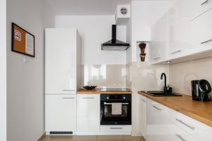 Kuchyňa alebo kuchynka v ubytovaní Apartament Trzech Stolic