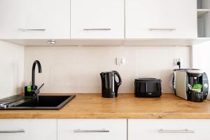 Kuchyňa alebo kuchynka v ubytovaní Apartament Trzech Stolic