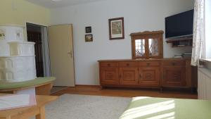 Telewizja i/lub zestaw kina domowego w obiekcie Ferienwohnung Szöky