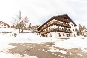 Dolomiti Sweet Lodge under vintern
