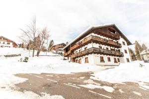 Galeriebild der Unterkunft Dolomiti Sweet Lodge in Cortina d'Ampezzo