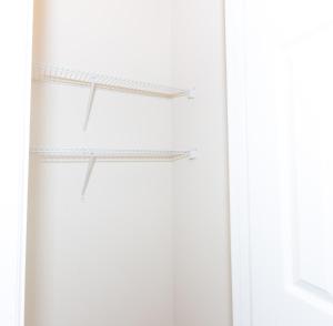 uma porta branca com duas prateleiras metálicas em Steps to Convention Center, Downtown DC, and Metro Station: Private and Comfortable Bedroom/Bathroom em Washington