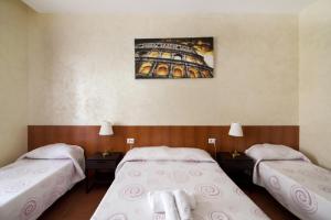 Posteľ alebo postele v izbe v ubytovaní Roma Enrico Guesthouse