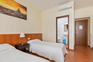 Posteľ alebo postele v izbe v ubytovaní Roma Enrico Guesthouse