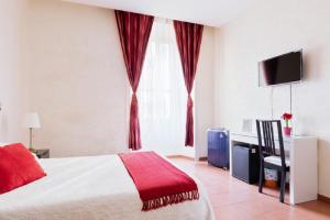 Televízia a/alebo spoločenská miestnosť v ubytovaní Roma Enrico Guesthouse