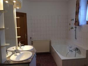 Galeriebild der Unterkunft Badacsony Apartmanház in Badacsonytomaj + 77 Fotos