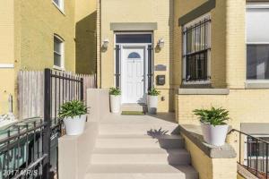 Μπαλκόνι ή βεράντα στο STEPS to CONVENTION CENTER, DOWNTOWN DC, METRO STATION: PRIVATE APARTMENT