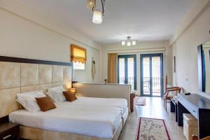 Posteľ alebo postele v izbe v ubytovaní Koronisia Apartments
