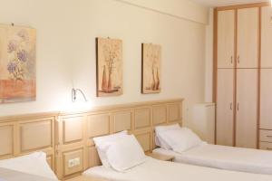 Posteľ alebo postele v izbe v ubytovaní Koronisia Apartments