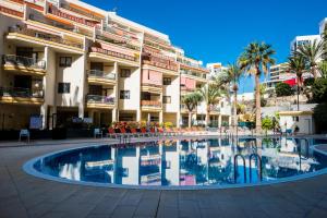 a swimming pool in front of a building at Guayero in Los Cristianos