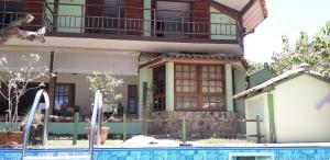 Casarão Villa al Mare内部或周边的泳池