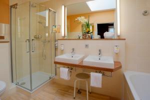 Ein Badezimmer in der Unterkunft Hotel Am Badepark