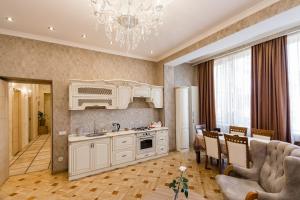 Кухня или мини-кухня в Dat Exx Apartments on Marjanishvili
