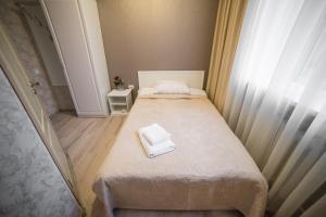 Postel nebo postele na pokoji v ubytování Sergeev Hotel