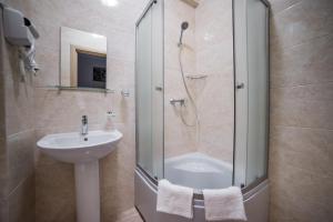 Koupelna v ubytování Sergeev Hotel