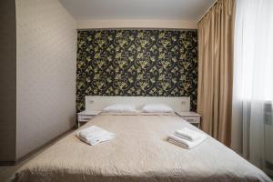 Postel nebo postele na pokoji v ubytování Sergeev Hotel
