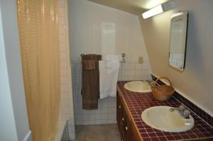 ห้องน้ำของ Lakewood Lodge & Restaurant +55 ภาพ