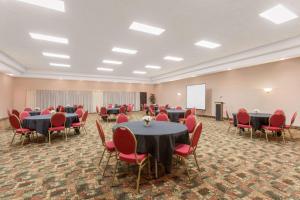 Konferenční prostory v ubytování Ramada by Wyndham St George + 37 fotografií