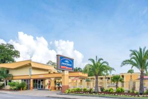 Imagen de la galería de Howard Johnson by Wyndham Historic Lake Charles, en Lake Charles